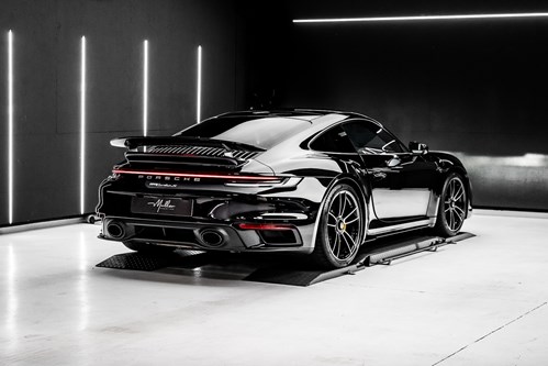 Porsche 911 Turbo S noire-86