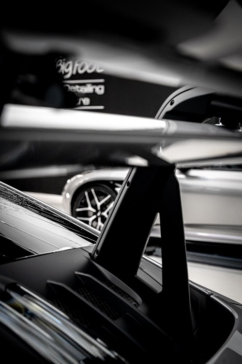 Aston Martin DB12-090