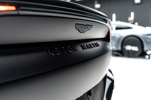 Aston Martin Vantage 2025 noire mate-82