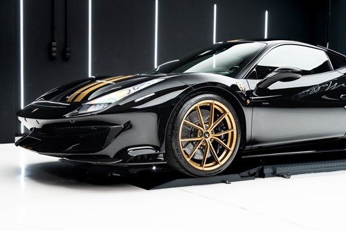 Ferrari 488 Pista noire et or-04