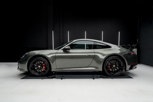 Porsche 911 Carrera 4S verte-110