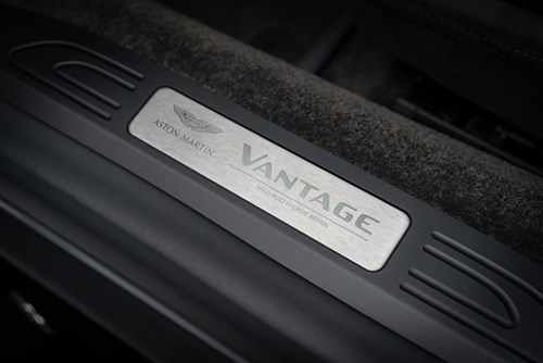 Aston Martin Vantage gris bleu-49