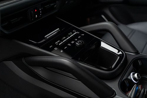 Porsche Cayenne Turbo gris foncé-099