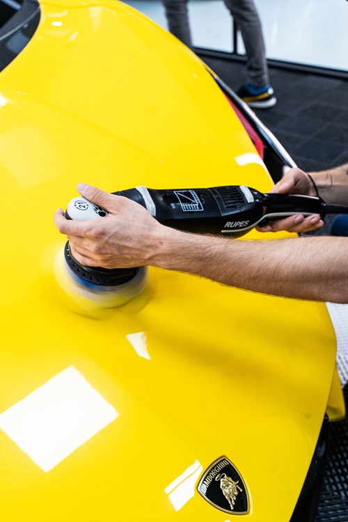 Lamborghini Revuelto jaune-21