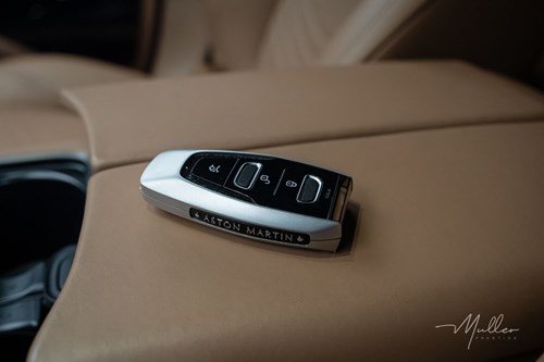 aston-martin-dbx-bleue-069