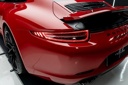 Porsche 911 Carrera GTS Rouge phase 1-54