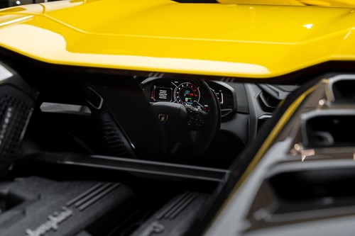 Lamborghini Revuelto jaune-71