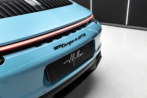 Porsche 911 Targa GTS Miami blue-46