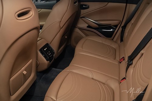 aston-martin-dbx-bleue-089