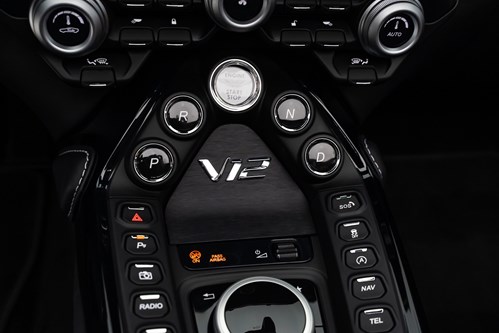 Aston Martin Vantage verte et blance V12-118