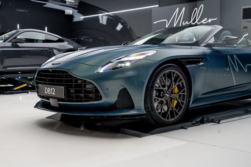 Aston Martin DB12 Volante bleue-40