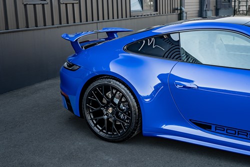 Porsche Carrera 4 bleue-133