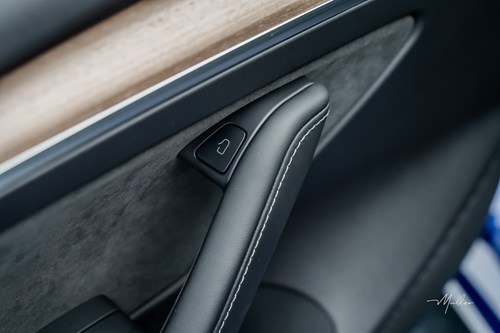 Tesla Model 3 bleu-152