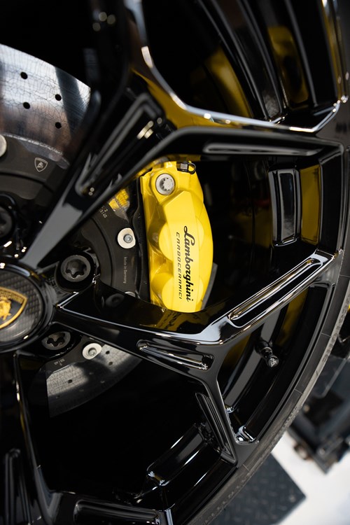 Lamborghini Revuelto jaune-119