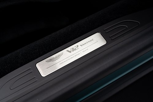 Aston Martin Vantage V12 verte mate-125