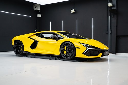 Lamborghini Revuelto jaune-66