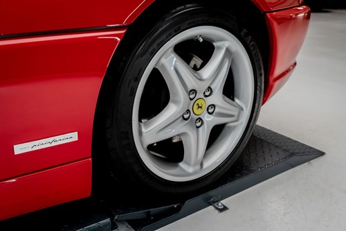 Ferrari 355 Berlinetta (31)
