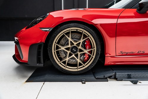 Porsche Spyder RS rouge-099