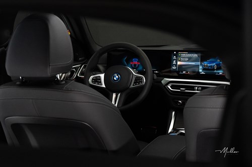 Bmw I4 bleue-117