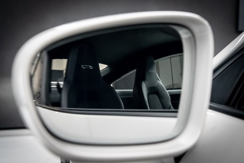 Porsche GT3 creme-09