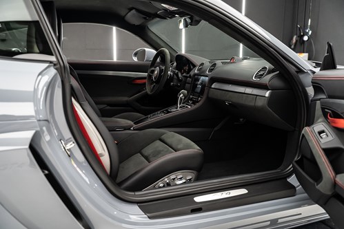 Porsche GT4 grise-bleue-087