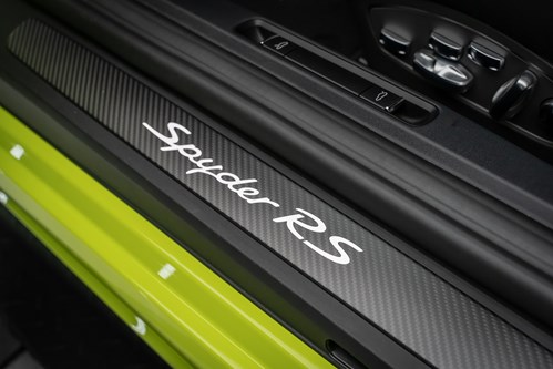 Porsche Spyder RS jaune-42