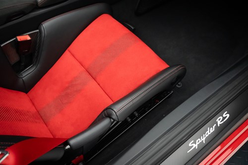 Porsche Spyder RS Rouge-35