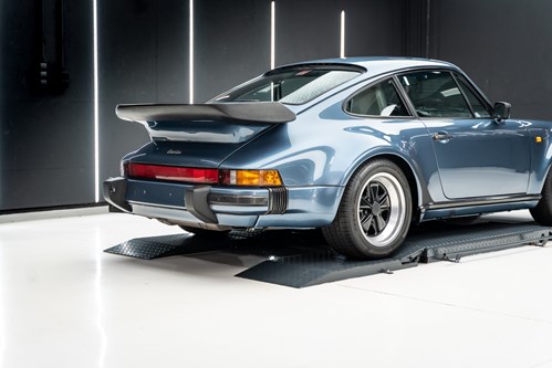 Porsche 930 turbo bleue-81
