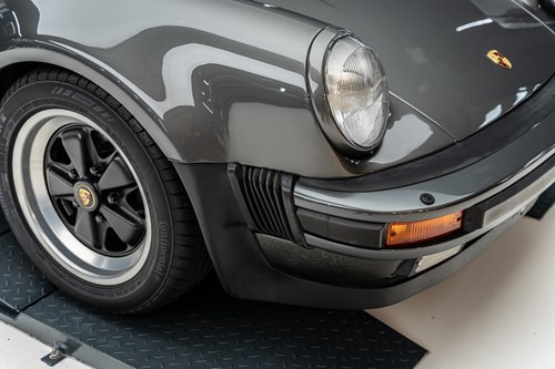 Porsche 930 Turbo grise-71