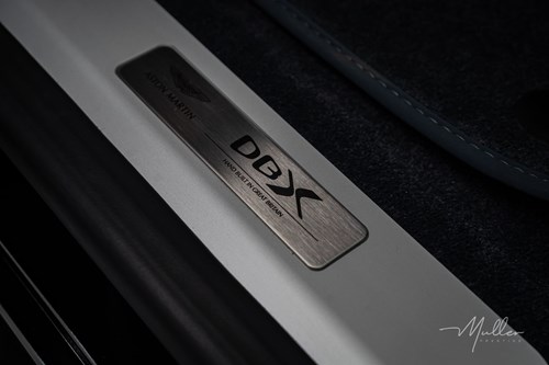aston-martin-dbx-bleue-088