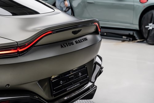 Aston martin verte kaki-63