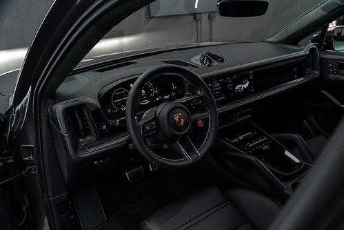 Porsche Cayenne Turbo gris foncé-125