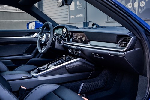 Porsche Carrera 4 bleue-143