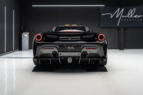 Ferrari 488 Pista noire et or-64