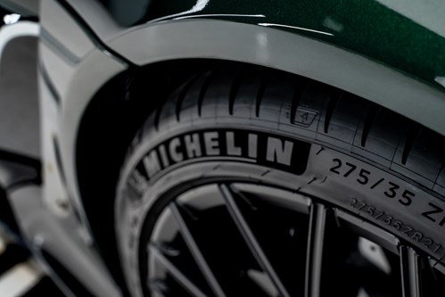 Aston Martin Vantage verte et blance V12-132