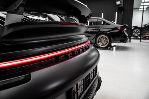 Porsche 911 Turbo noire mate-073