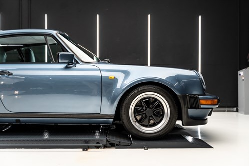 Porsche 930 turbo bleue-85