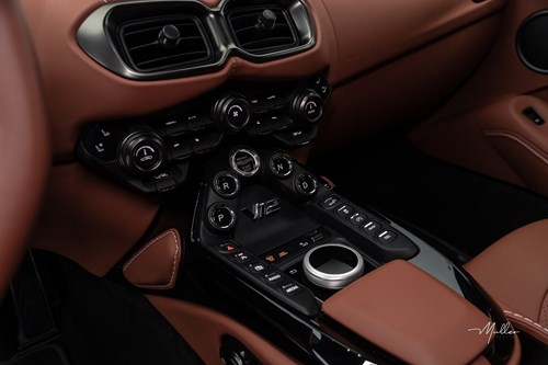 Aston Martin Vantage V12-225