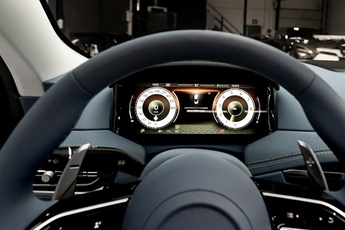 Aston Martin DB12 Volante bleue-66