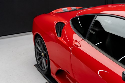 Ferrari 430 Scuderia rouge-071