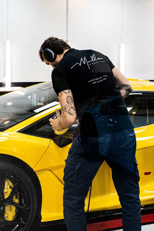 Lamborghini Revuelto jaune-18