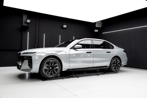 BMW I7-124