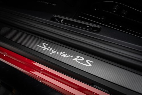 Porsche Spyder RS rouge-38