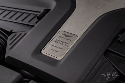 aston-martin-dbx-bleue-096