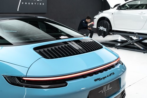 Porsche 911 Targa GTS Miami blue-53