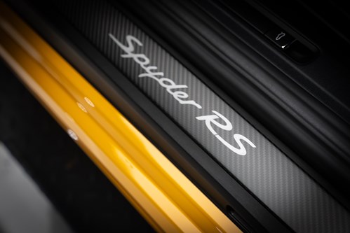 Porsche Spyder RS jaune-41