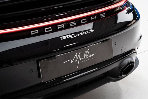 Porsche 911 Turbo S noire-66