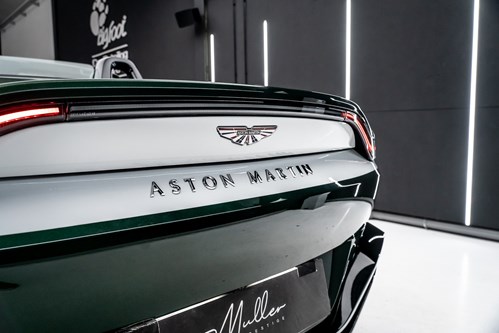Aston Martin Vantage verte et blance V12-134