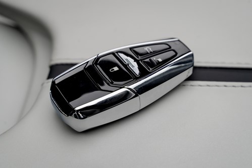 Aston Martin Vantage V12 verte mate-070