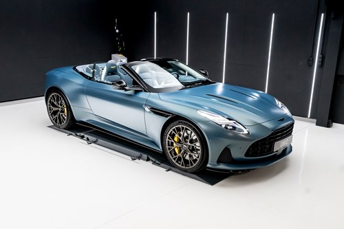 Aston Martin DB12 Volante bleue-75